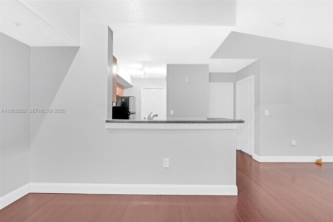 Building Photo - 2586 Centergate Dr