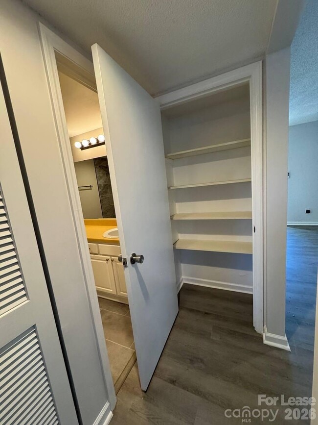 Building Photo - 1466 Riverwood Ct