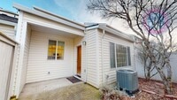 Building Photo - Updated Townhome with Detached Garage! Close to Shops & Restaurants