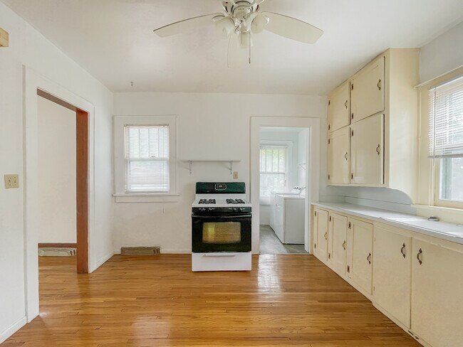 Building Photo - 1255 S 25th St