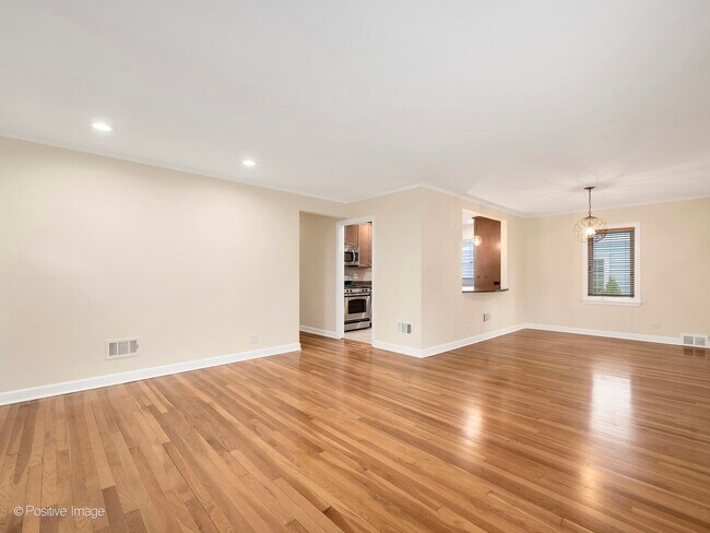 Building Photo - 39 S Bruner St