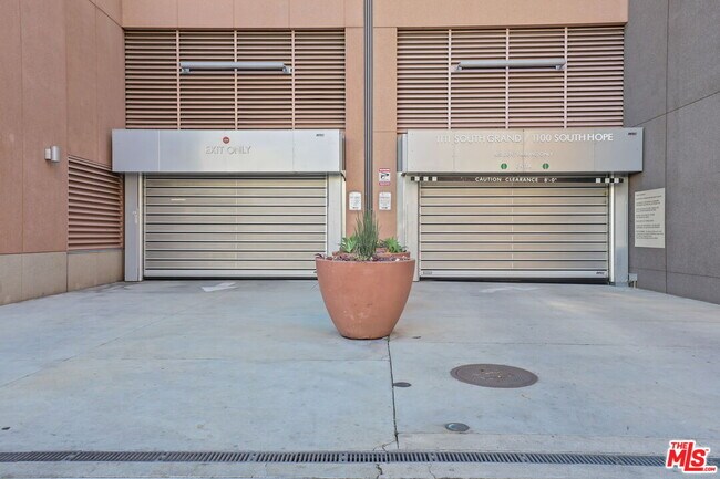 Building Photo - 1111 S Grand Ave