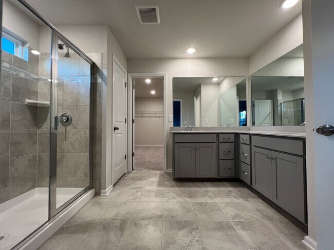 Building Photo - 5bd 4.5bath like brand new SFH in Palisades