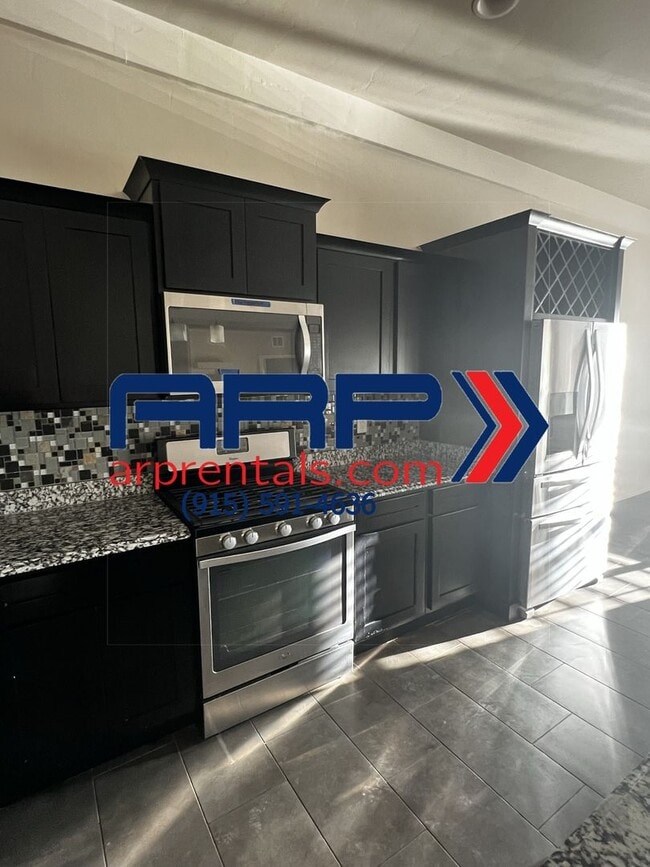 Building Photo - BEAUTIFUL EASTSIDE HOME Open House 09/02/2...