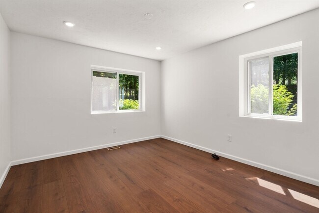 Building Photo - 47 Bayberry Dr