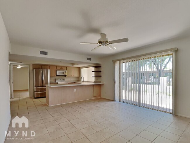 Building Photo - 8176 E Del Cuarzo Dr