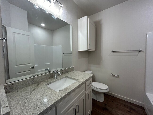 Building Photo - Luxury Townhome in Abbey Glen Community!