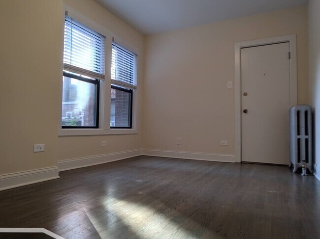 Building Photo - 2633 1/2 N Spaulding Ave
