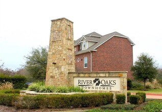 Building Photo - 305 Holleman Dr E