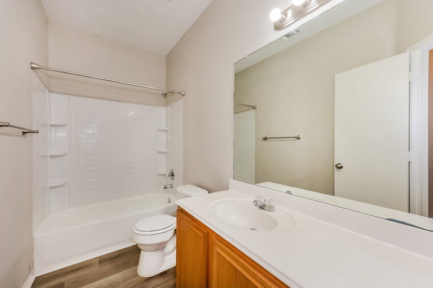 Building Photo - 9920 Legacy Dr
