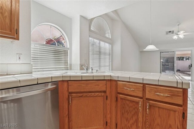 Building Photo - 7501 Bush Garden Ave