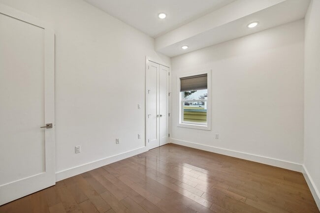 Building Photo - 46 Carlton Ave