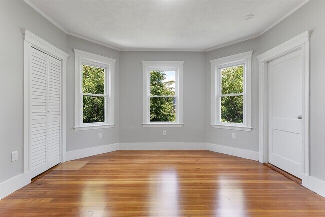 Building Photo - 64 Bakersfield St