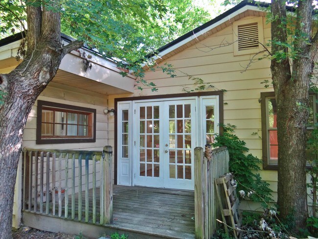 Building Photo - 8006 Igou Gap Rd