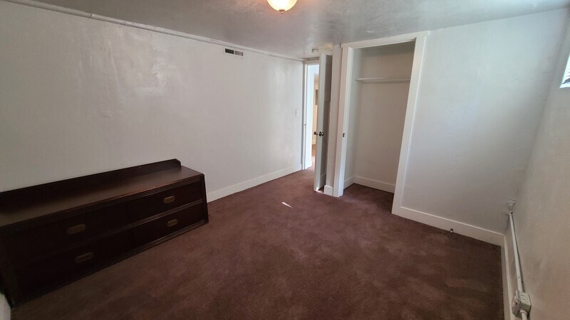 Building Photo - 848 600 W