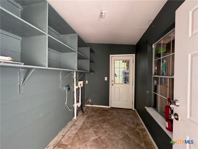 Building Photo - 1705 Holly St