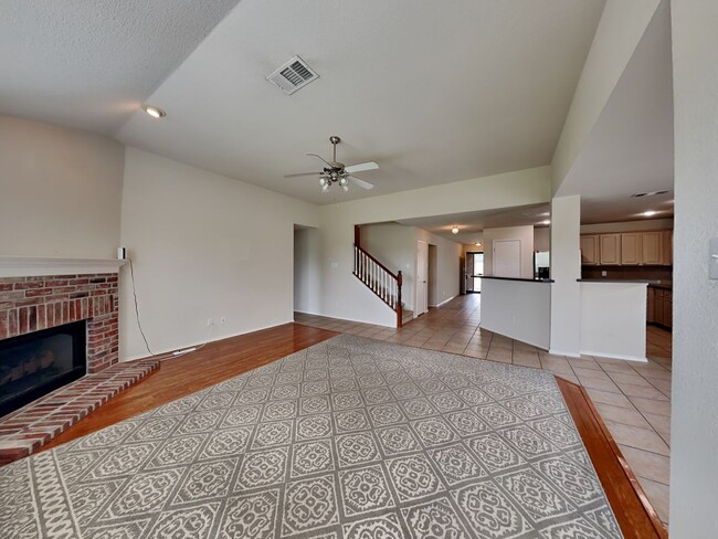 Building Photo - Beautiful Brick 2 story home MOVE IN READY!