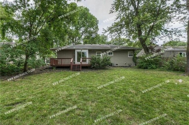 Building Photo - Adorable North Overland Park Home-Available in APRIL!!