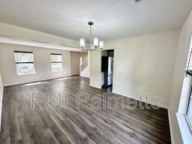 Building Photo - 227 Hardwood Dr