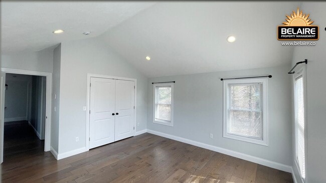 Building Photo - Cozy Country Living