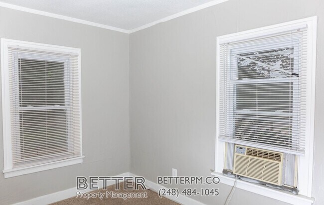 Building Photo - 104-108 Henderson St