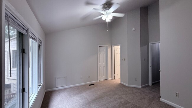 Building Photo - Occoquan Townhouse