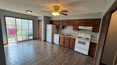 Building Photo - 652-654 Pear Tree Circle
