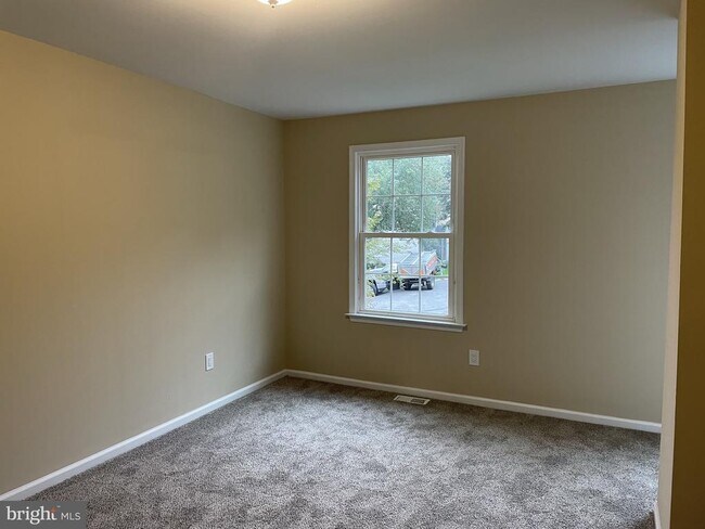 Building Photo - 1666 Hemlock Cir