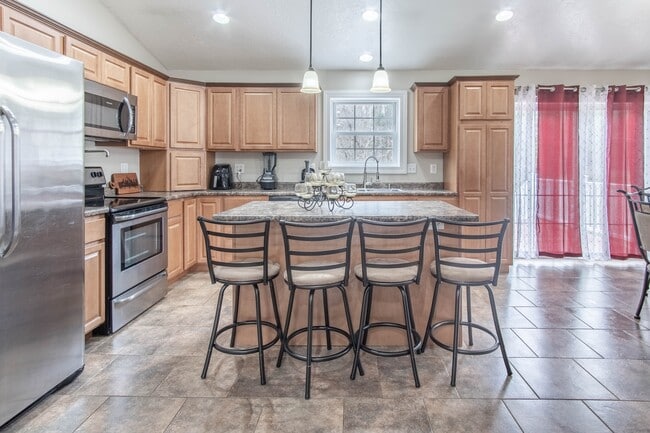 Building Photo - 29573 Maple St