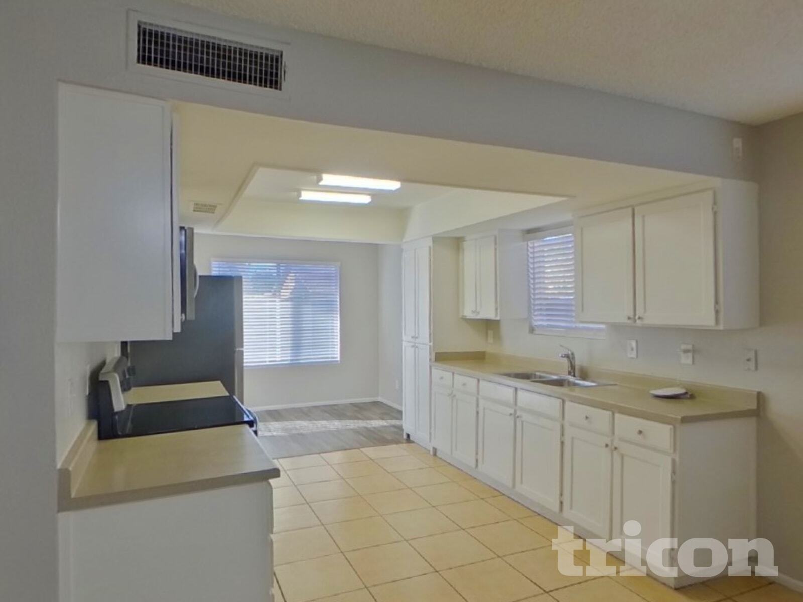 Building Photo - 4055 W Desert Cove Ave