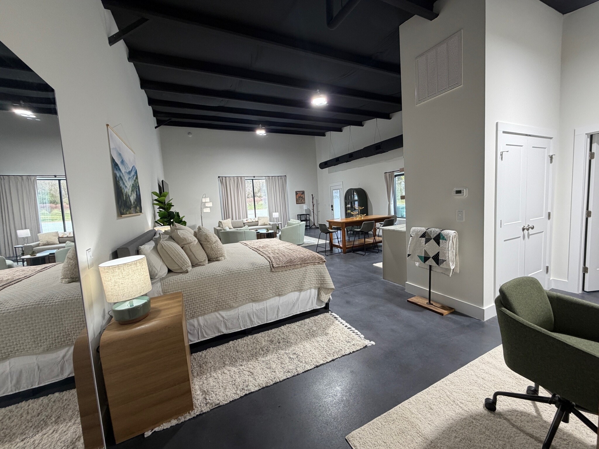 Building Photo - 804 N Moravian St