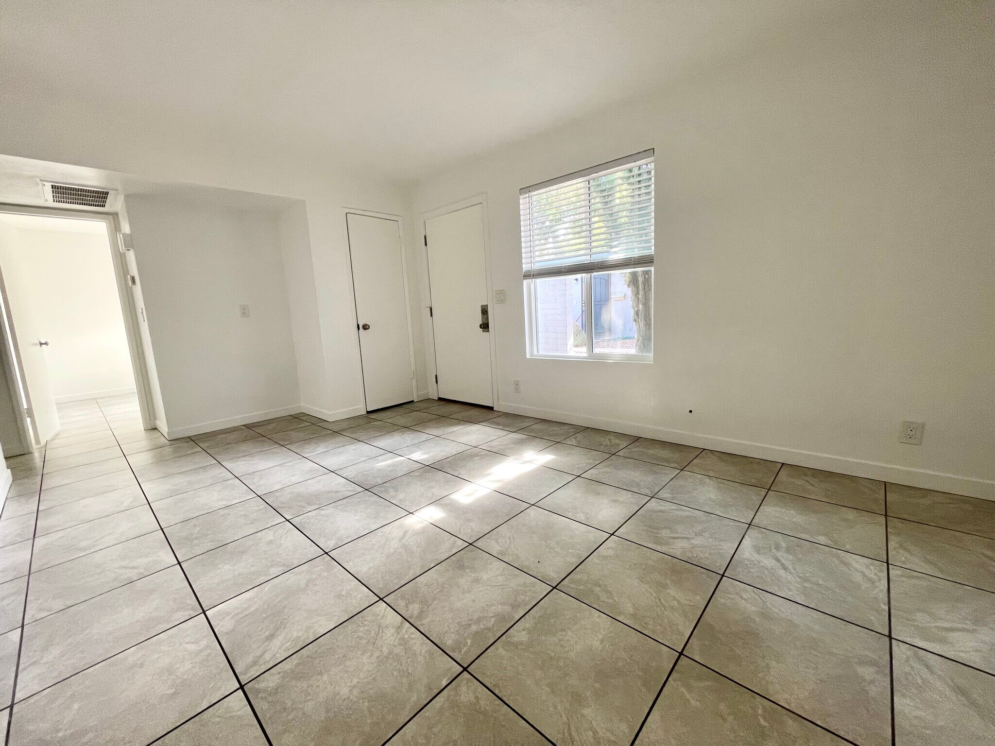 Building Photo - 1058 W Flint St
