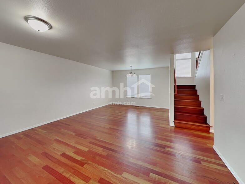 Building Photo - 11060 W Halstead Ct