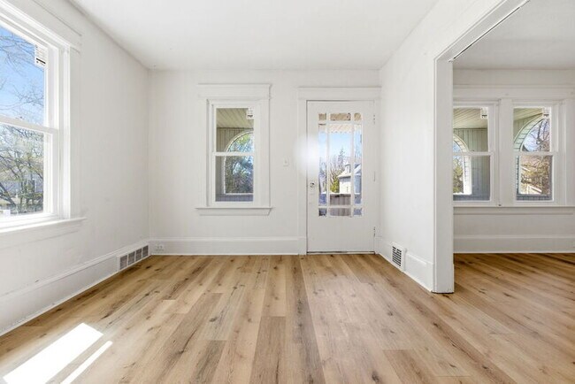 Building Photo - 2935 E 121st St