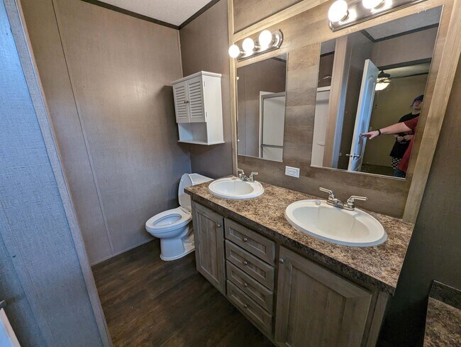 Building Photo - 2590 E Lucas Dr