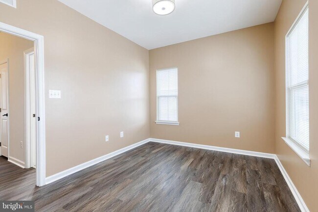 Building Photo - 613 Ravenwood Dr