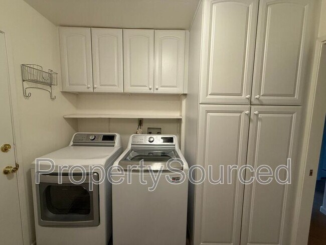Building Photo - 1550 Naples Ct