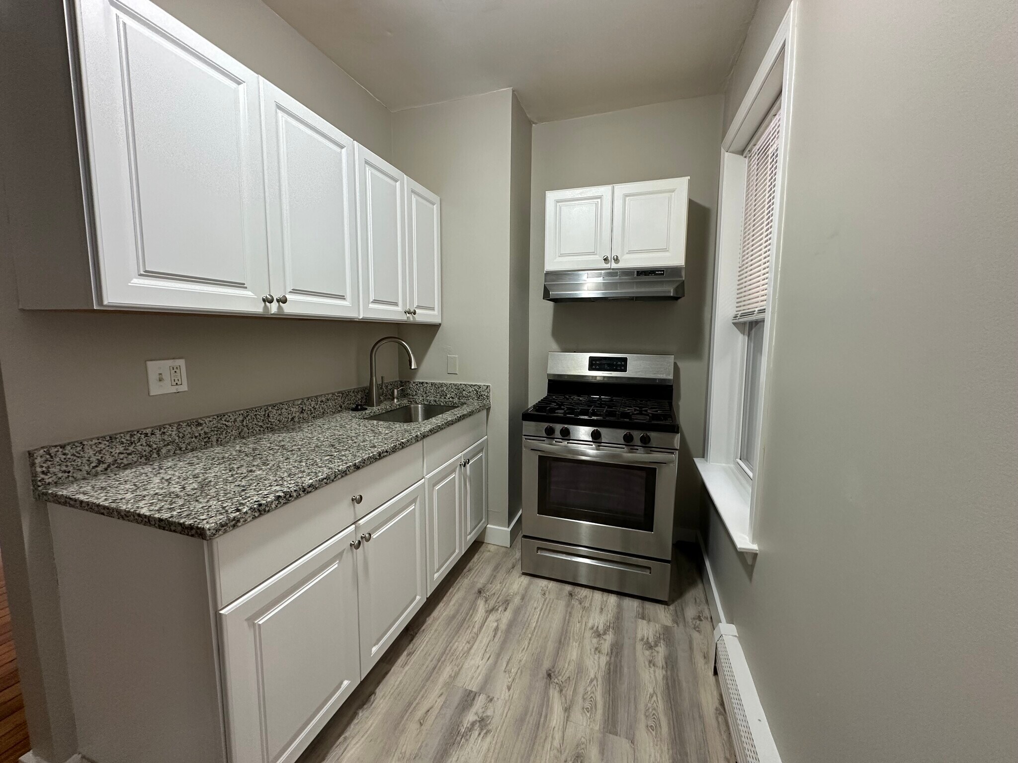 Building Photo - 73 Division St