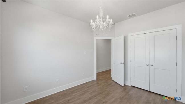 Building Photo - 223 Sapphire Dr