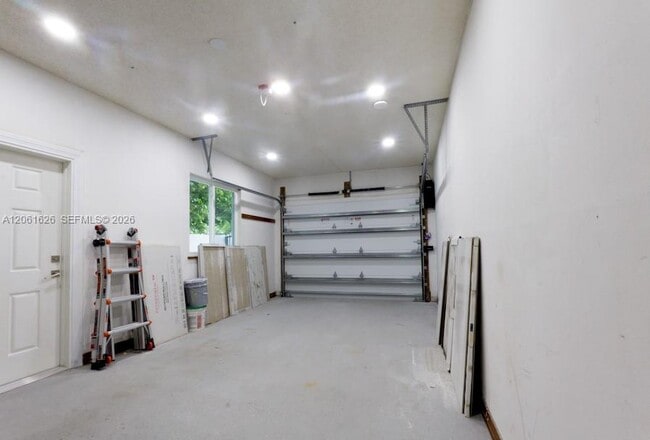 Building Photo - 6305 SW 31st St