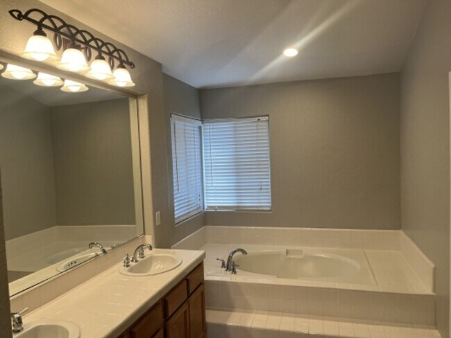Building Photo - Stunning 4 bedroom Home with a Pool locate...