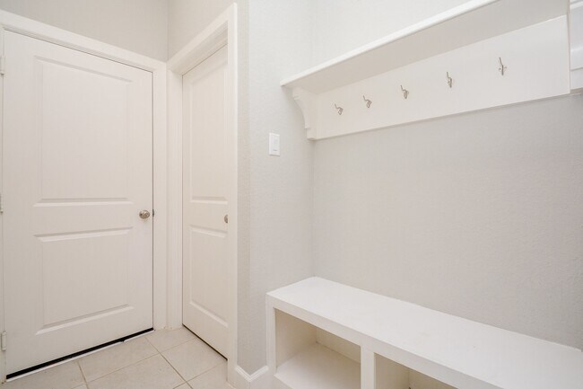 Building Photo - 5831 Turquoise Hl Ln