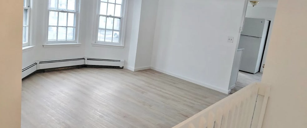 Building Photo - 301 Somerset St