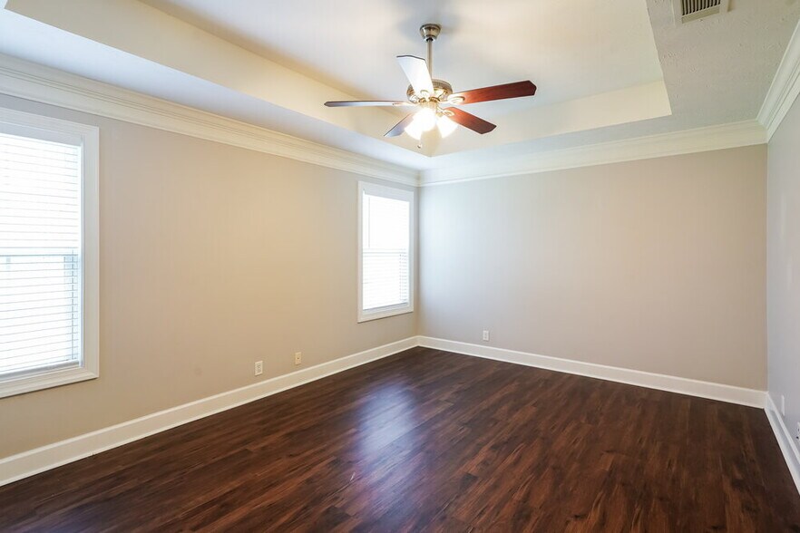 Building Photo - 1636 Bridgecrest Dr