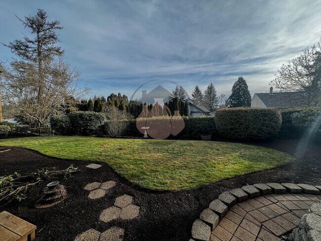 Building Photo - Beautiful South Salem Home-