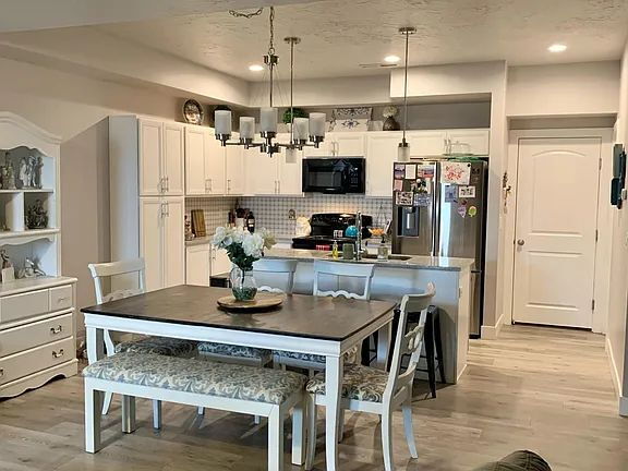 Building Photo - Modern 3-Bedroom 3 bathroom Townhome in De...