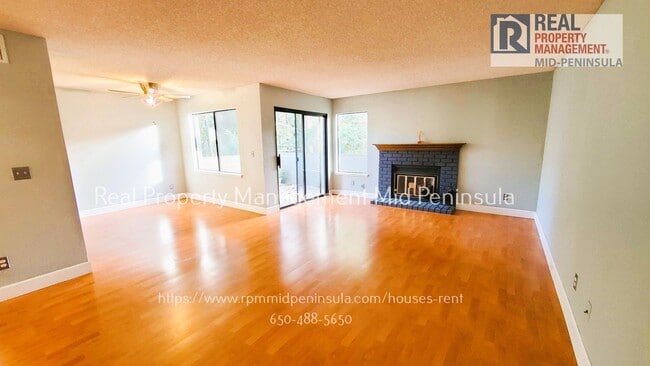 Building Photo - Just Renovated! Spacious 2 Bed, 2 Bath Top...