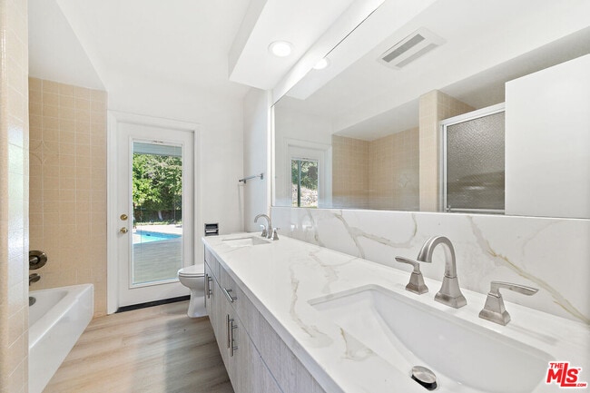 Building Photo - 8900 Alto Cedro Dr