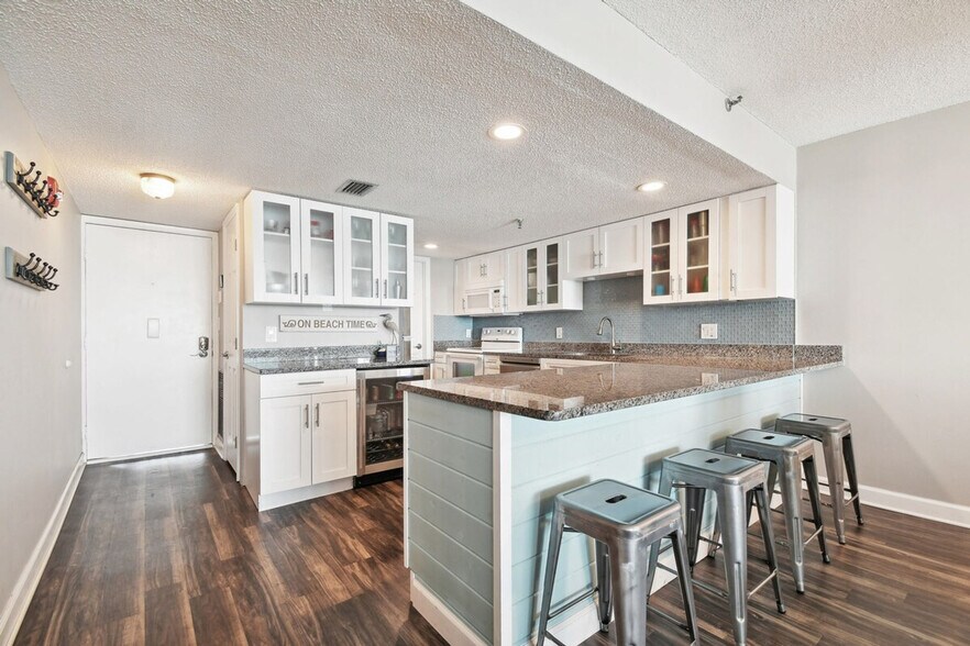 Building Photo - 15400 Gulf Blvd