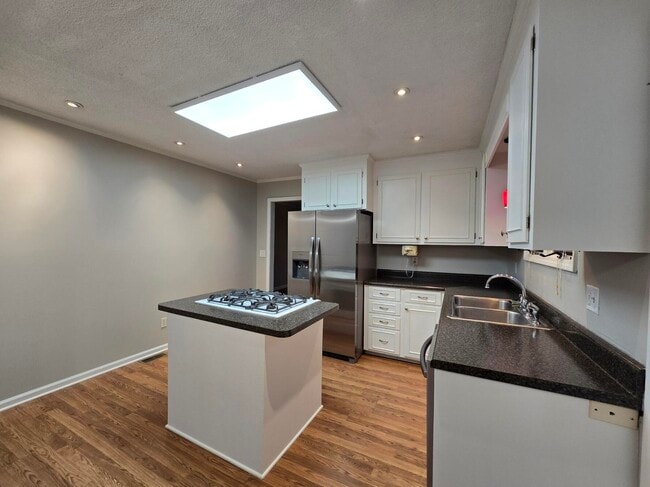 Building Photo - 740 Marigold St